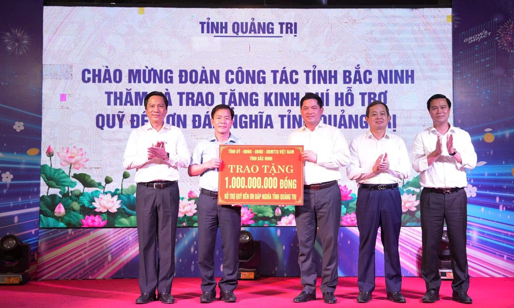 Đoàn công tác tỉnh Bắc Ninh trao tặng 1 tỷ đồng ủng hộ Quỹ Đền ơn đáp nghĩa tỉnh Quảng Trị