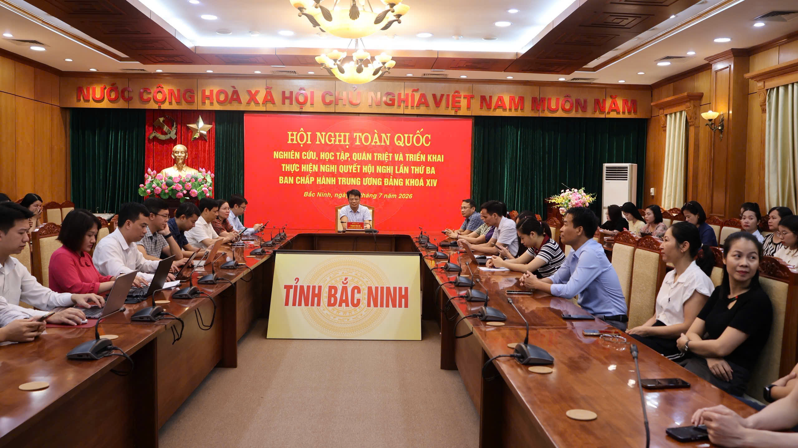 Nâng cao chất lượng nghiên cứu, quán triệt, triển khai thực hiện các chỉ thị, nghị quyết của Đảng...