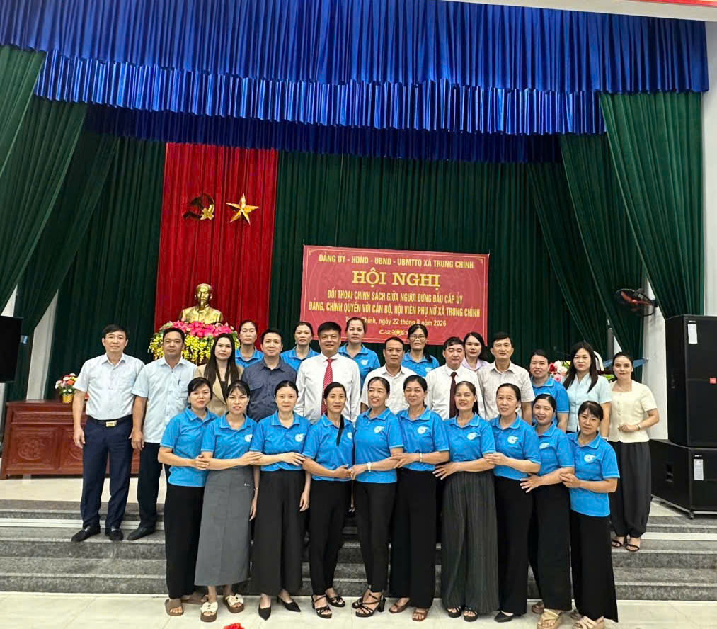 Đồng chí Nguyễn Mạnh Hùng - Tỉnh ủy viên, Phó Bí thư Đảng ủy UBND tỉnh dự Hội nghị đối thoại giữa...
